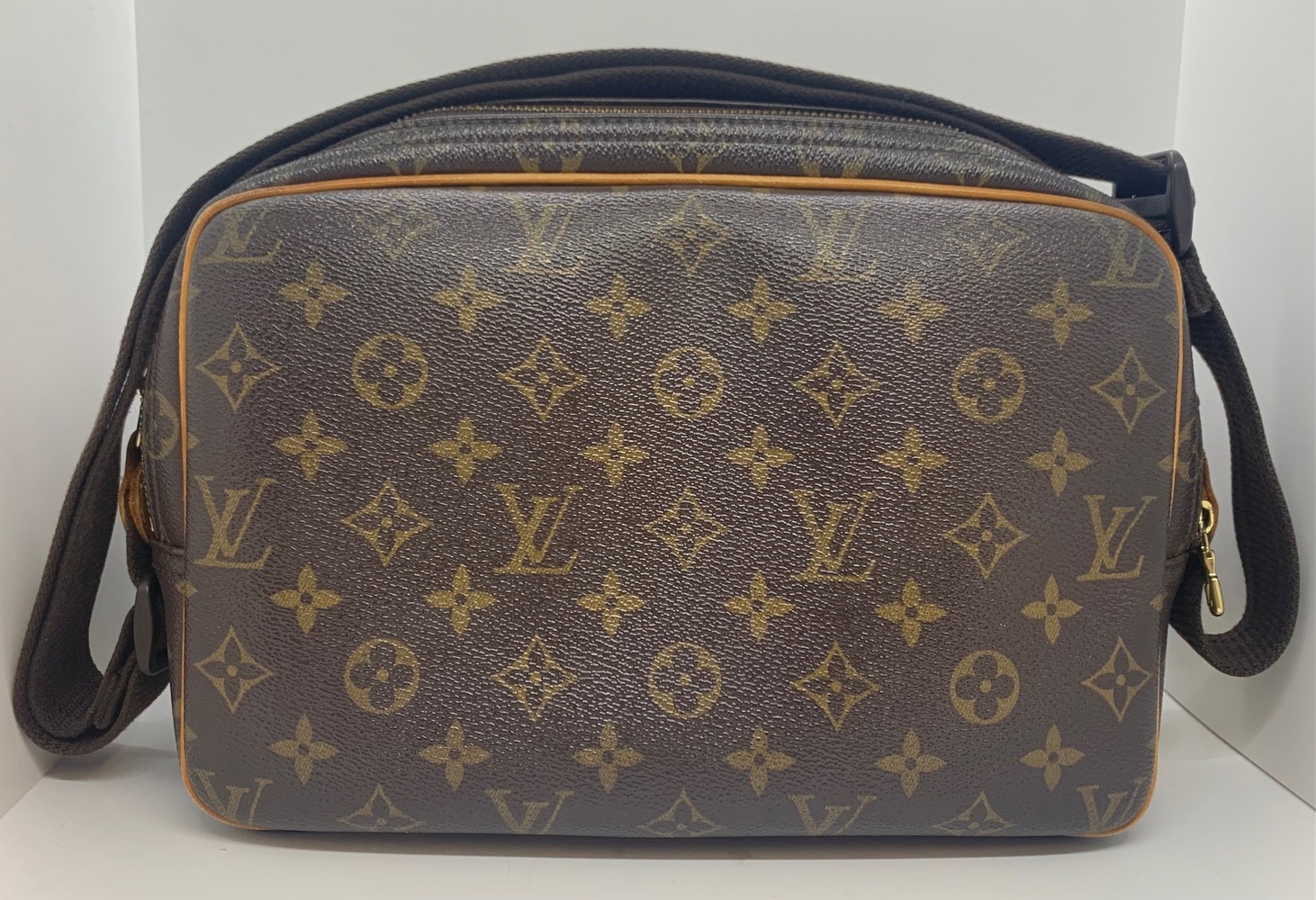 Louis Vuitton 40297 Reporter Bag